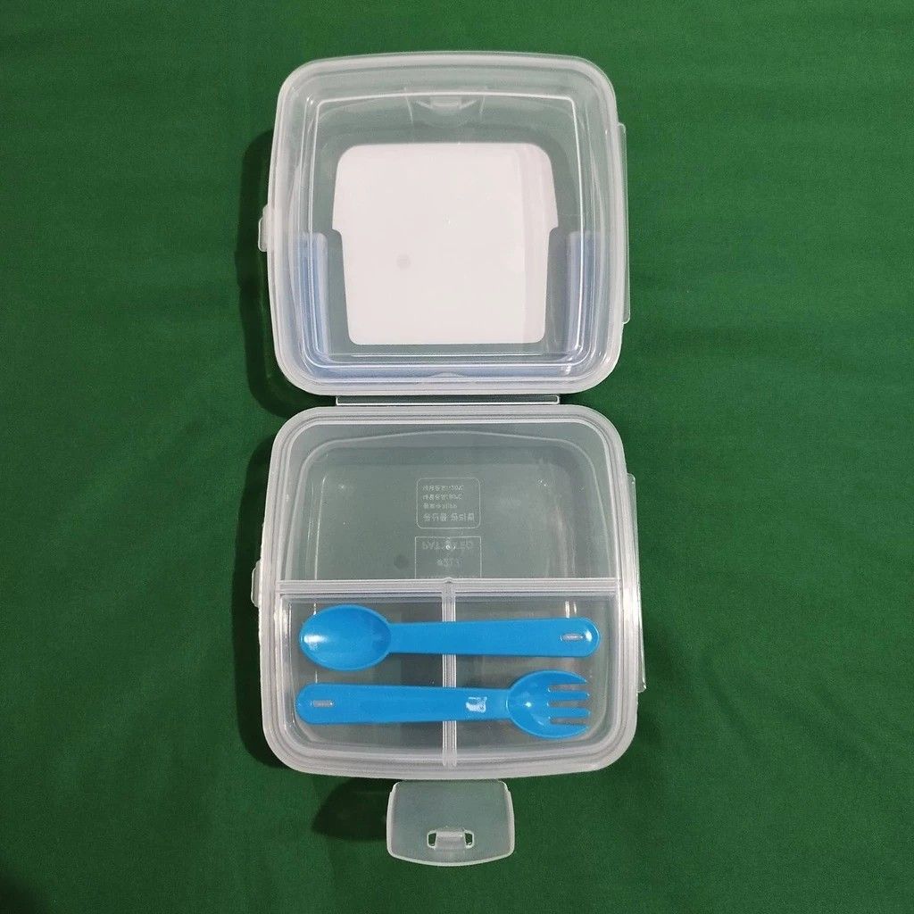 Square Lunch Box Bento Box Food Keeper (Category: Food Organization & Storage) located in Manila. Submitted by xcel.prime (Listing ID 1260851509, Image 2). Description: Square Lunch Box with 4 compartments Bento Box Food Keeper Dimensions 15 x 15 x 10cm Item Type:Lunch box Capacity: approx 1-2L Material: Plastic Package include:1 x Lunch Box with utensils Made by Environmentally friendly materials high quality and candy color,make you have a good