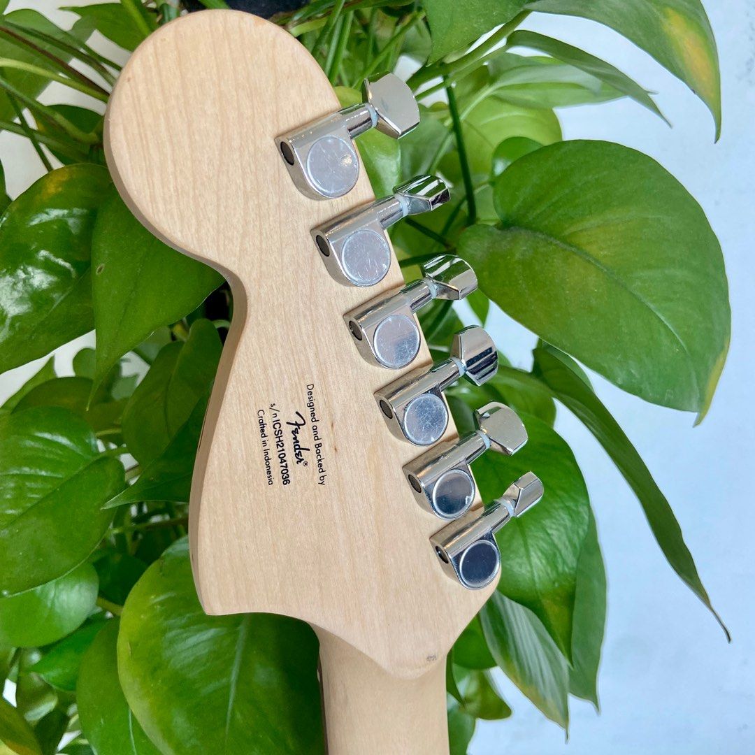 Squier Mustang electric guitar fender with Crate 15w guitar amplifier