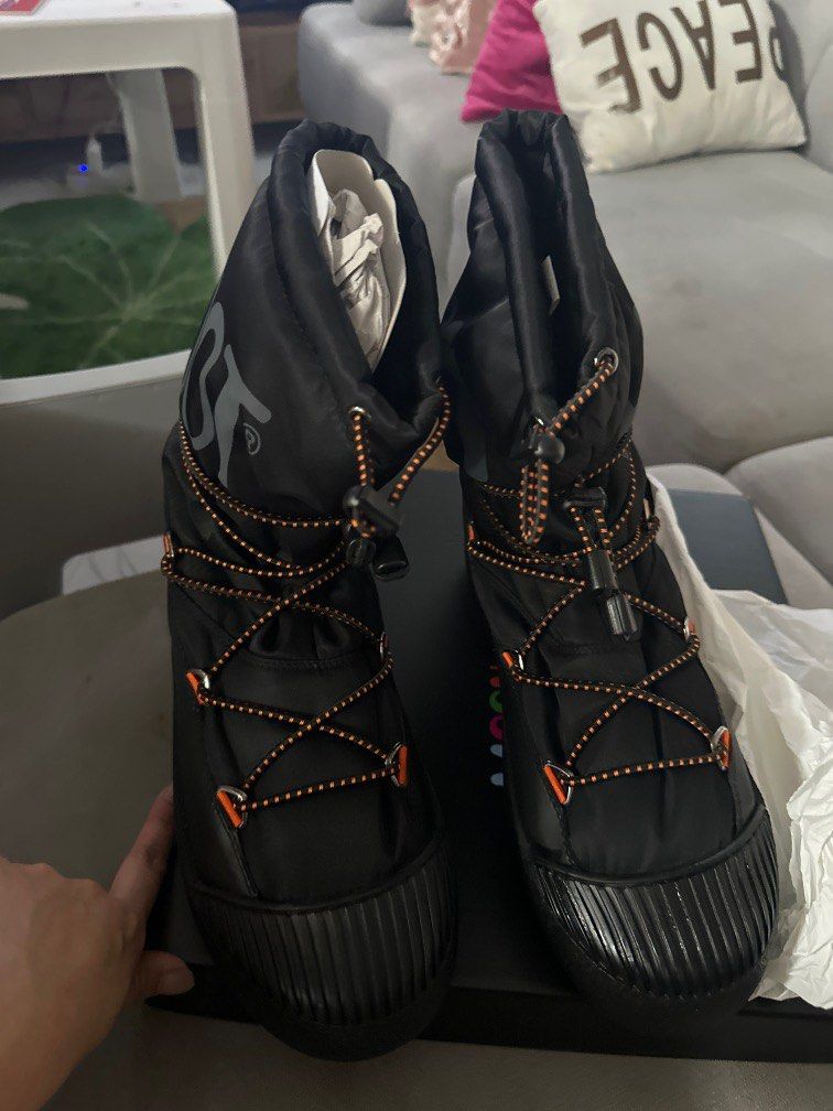 Under armour moon boots store
