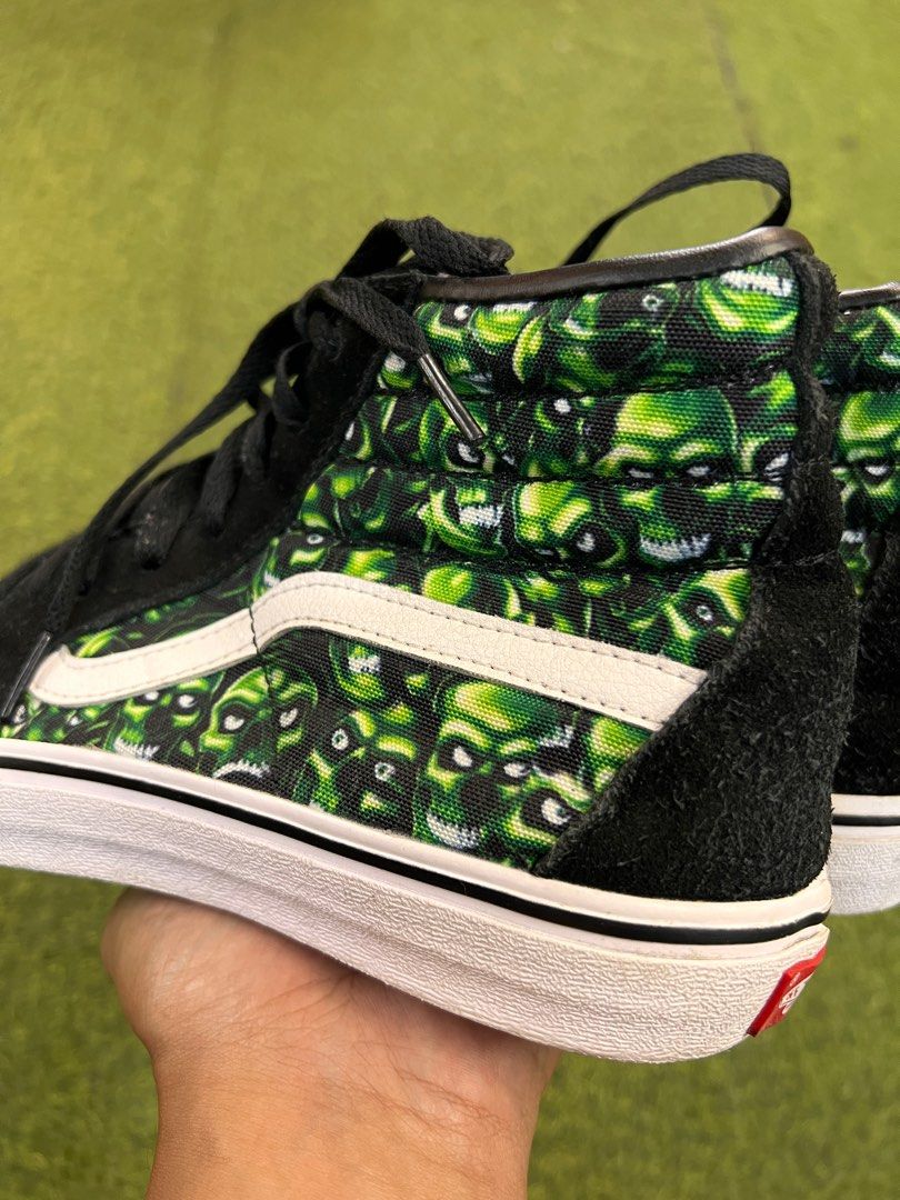 Size 10 - VANS Sk8-Hi x Supreme Glow-In-The-Dark Skull Pile 2018  191930256237