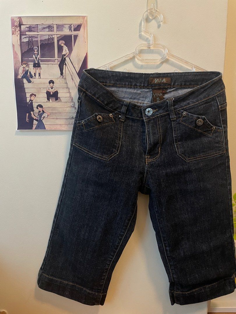 thrifted basic jorts (Category: Shorts) located in Singapore. Submitted by lozy_ (Listing ID 1260965995, Image 1). Description: thrifted a few months ago but it is too big for me, otherwise a very cool essential to have fits m (with belt)-l.