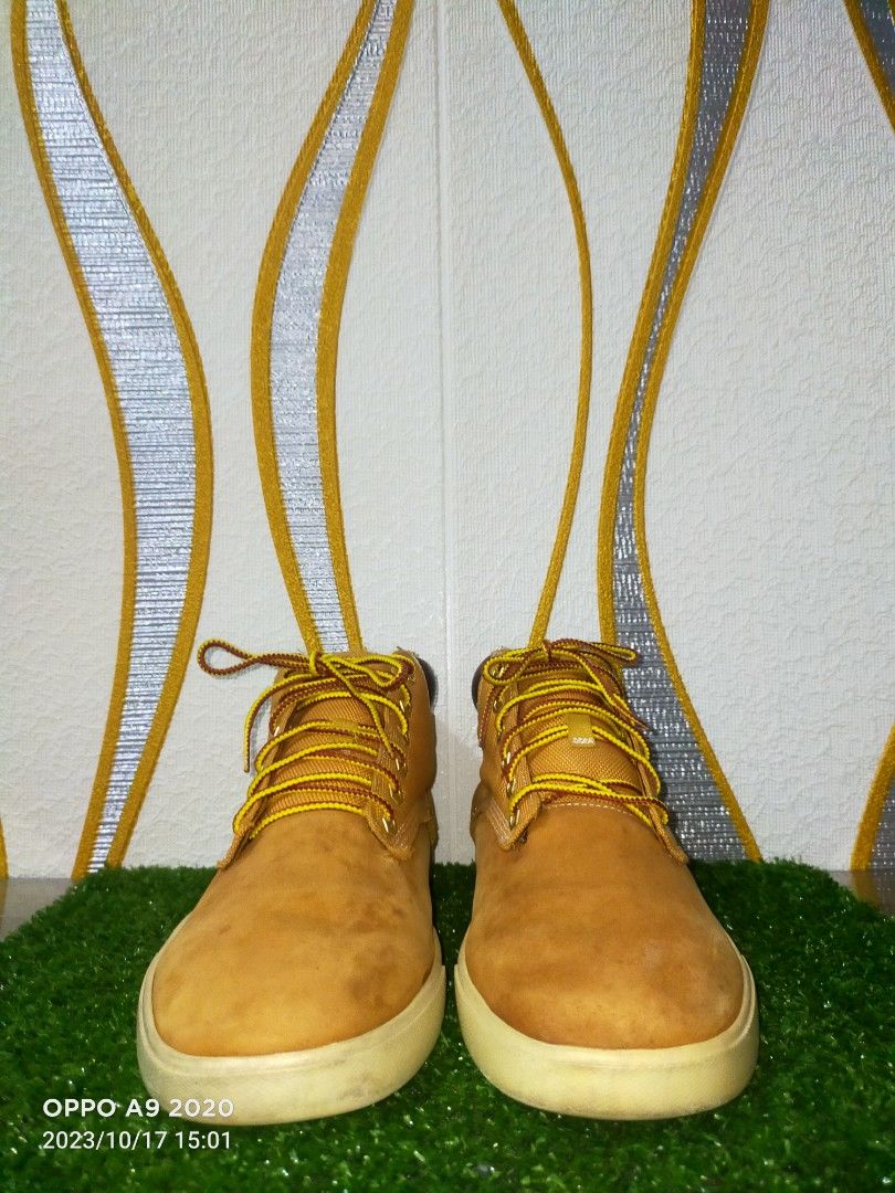 Timberland Chukka Midcut Men s Fashion Footwear Boots on Carousell