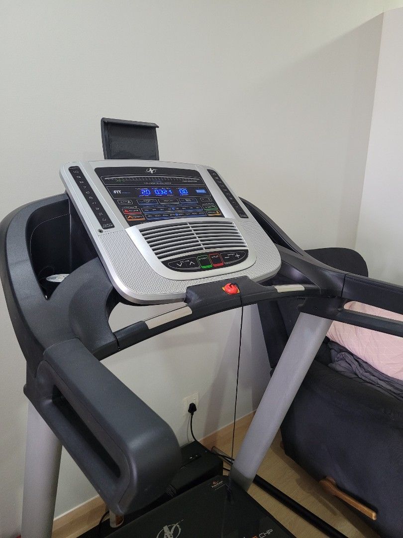 Nordictrack hotsell c700 treadmill