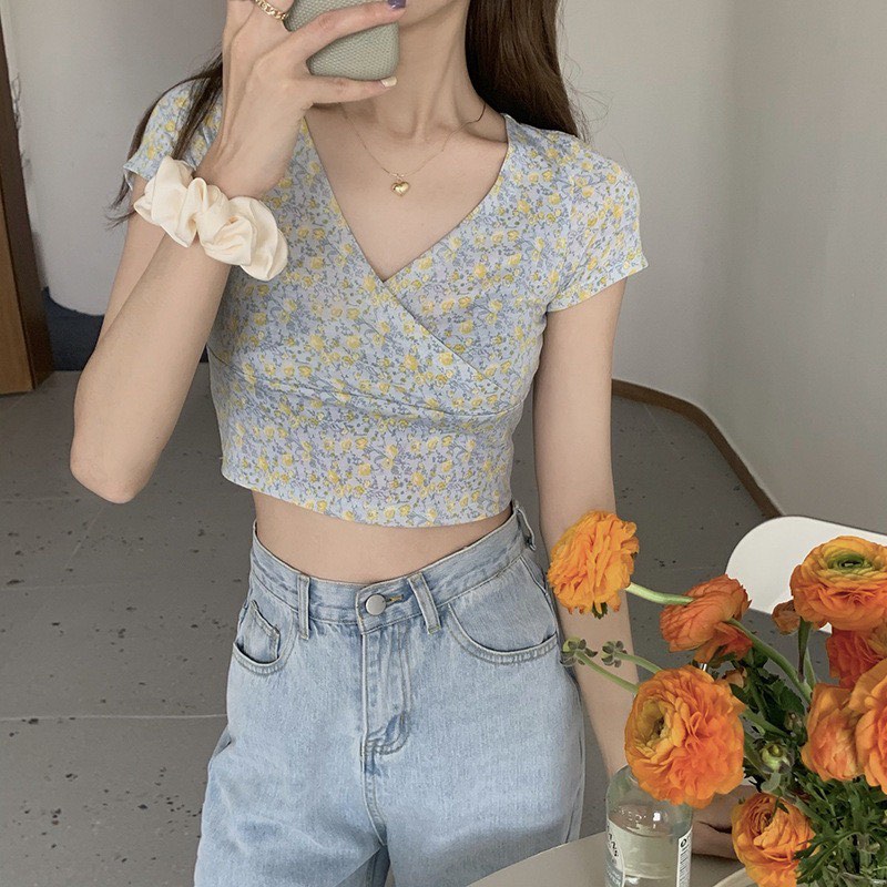 Floral V-Neck Buttoned Top