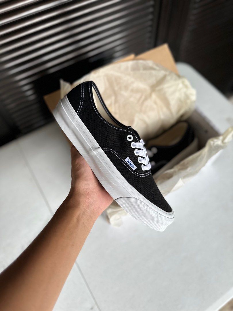 Vans vault black and white top