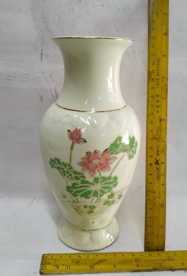 Vintage Porcelain Vase,, Hobbies & Toys, Collectibles & Memorabilia