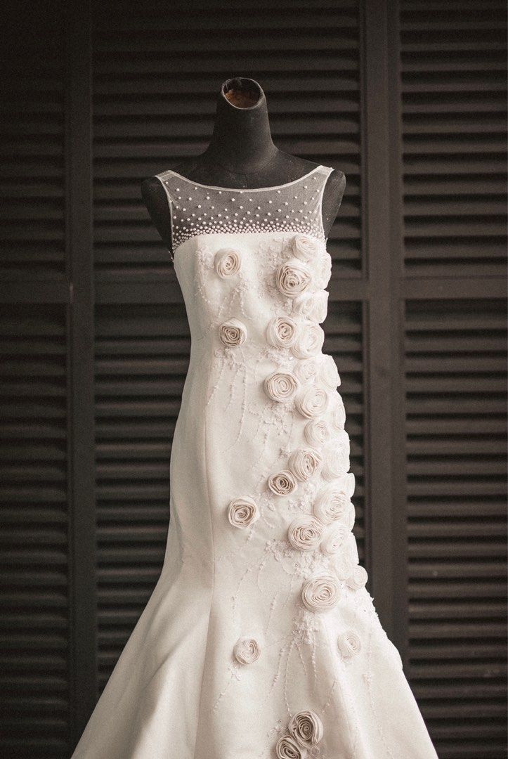 Wedding gown and Wedding shoes (Category: Evening dresses & gowns) located in Makati City. Submitted by annecan (Listing ID 1260903204, Image 2). Description: Wedding gown (PhP 5,500) Wedding shoes (PhP 5,500) size 7-7.5 Take all for only PhP 10,000.