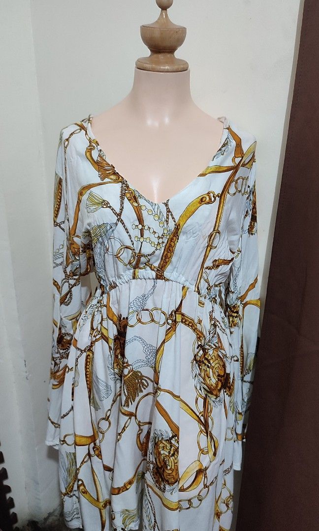 White Mini Dress Dubai (Category: Dresses) located in Quezon City. Submitted by gemaicloset (Listing ID 1260863397, Image 3). Description: from Dubai Bale po ito Hindi nagamit.