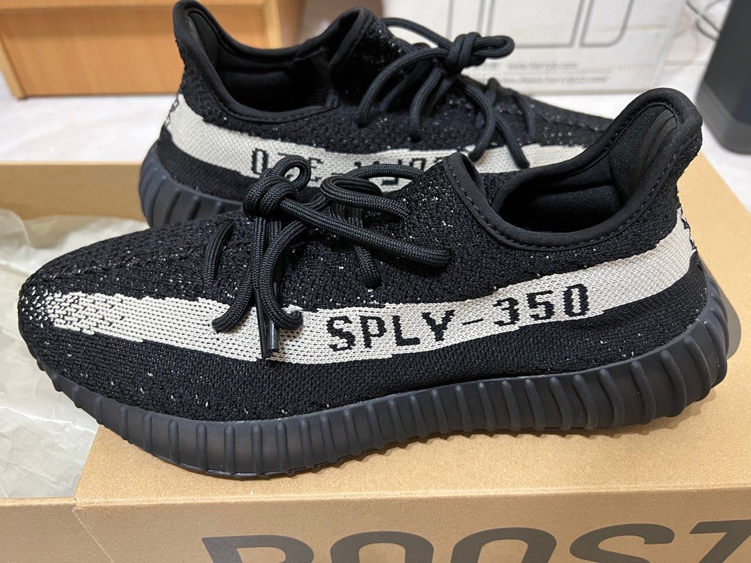 Yeezy 350 core black white 2025