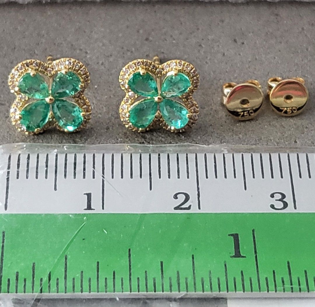 18K Gold and Emeralds Four Leaf Clover Stud Earrings 