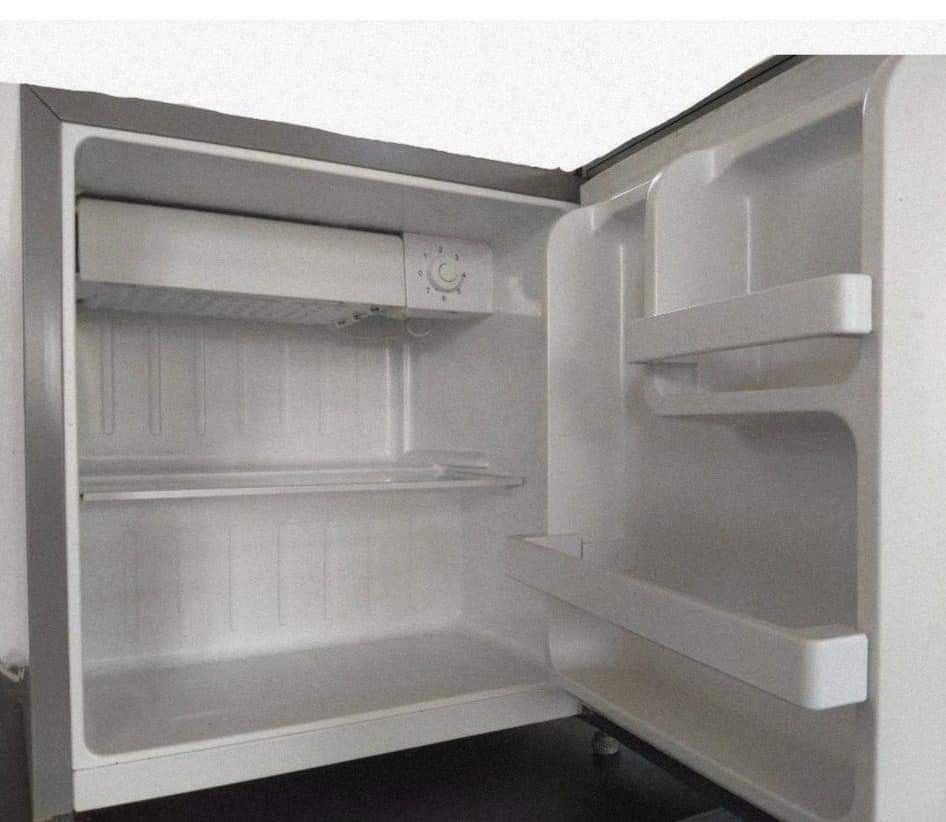 1 month old Eureka mini refrigerator, TV & Home Appliances, Kitchen