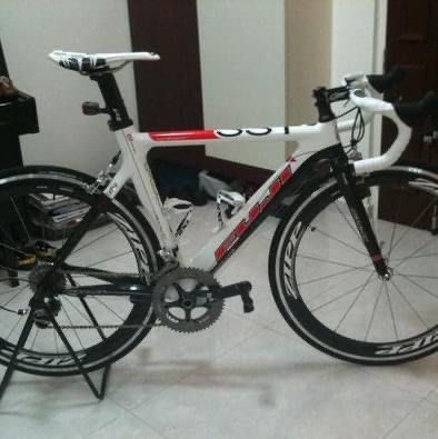 Urgent Sale 2011 Fuji SST with full SRAM Red and Zipp 404