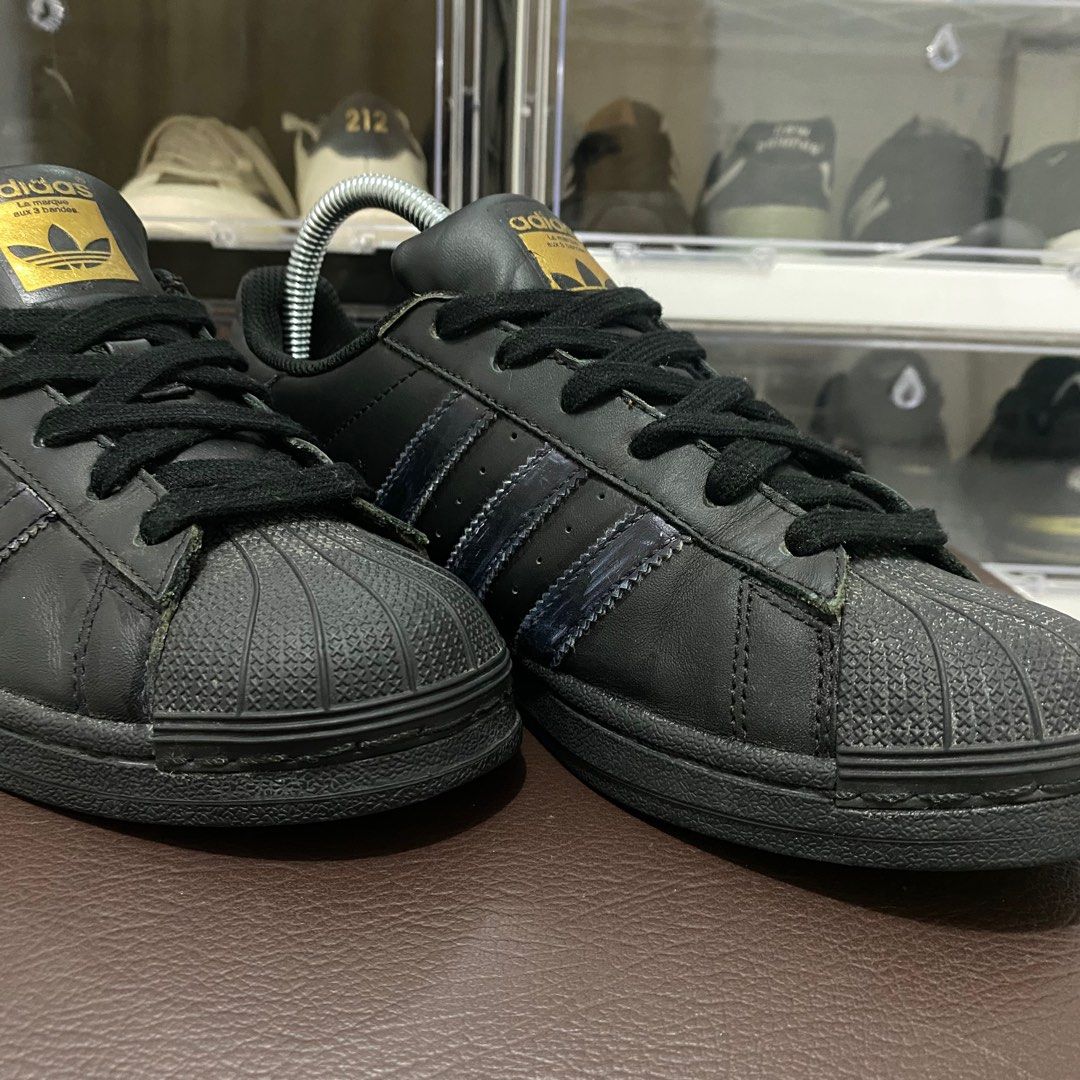 Adidas Superstar Full Black, Fesyen Pria, Sepatu , Sneakers di Carousell