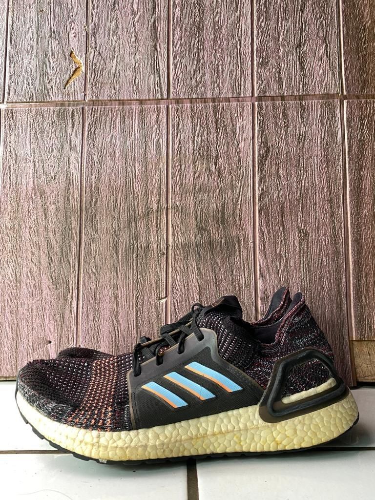 Adidas ultraboost 19 black glow cheap