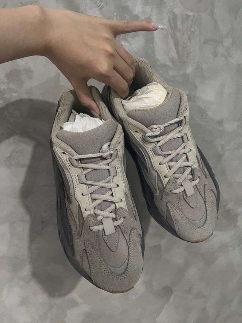 ADIDAS YEEZY BOOST 700 V2 TEPHRA