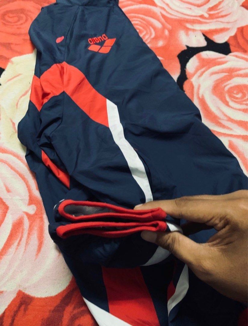 Arena run store windbreaker
