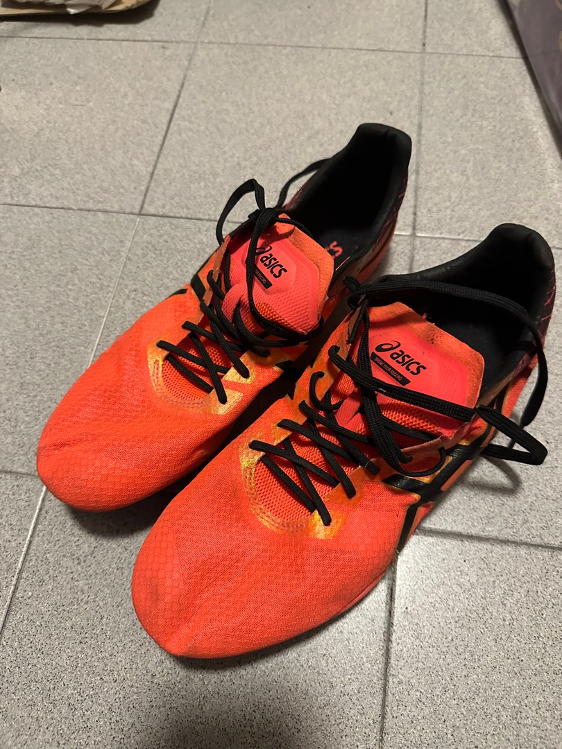 asics mid distance spikes