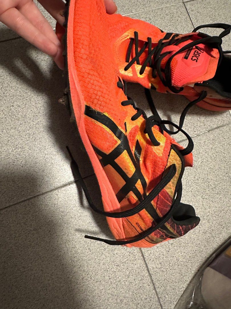 asics mid distance spikes