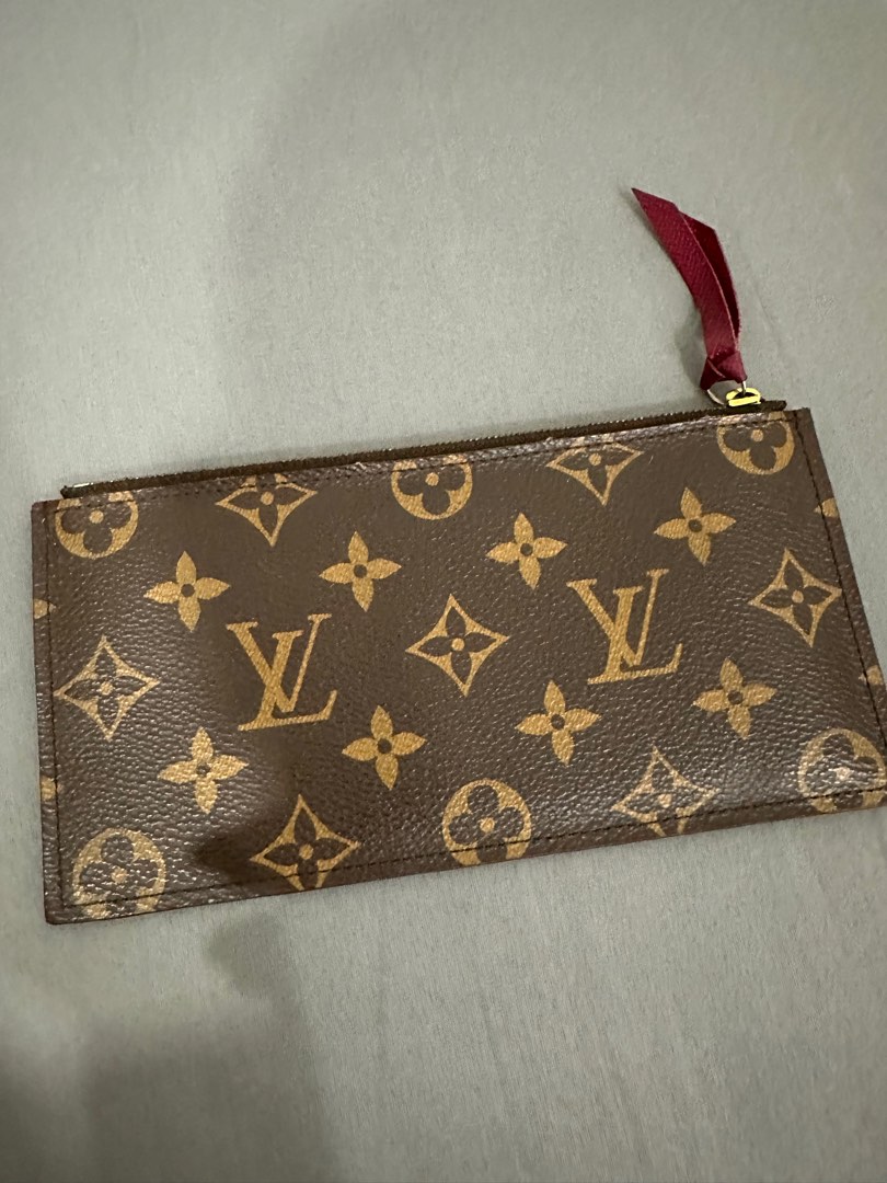 Sold at Auction: LOUIS VUITTON BIFOLD LONG CARD HOLDER 6 SLOT
