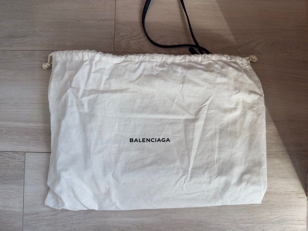 Balenciaga aj clutch sale