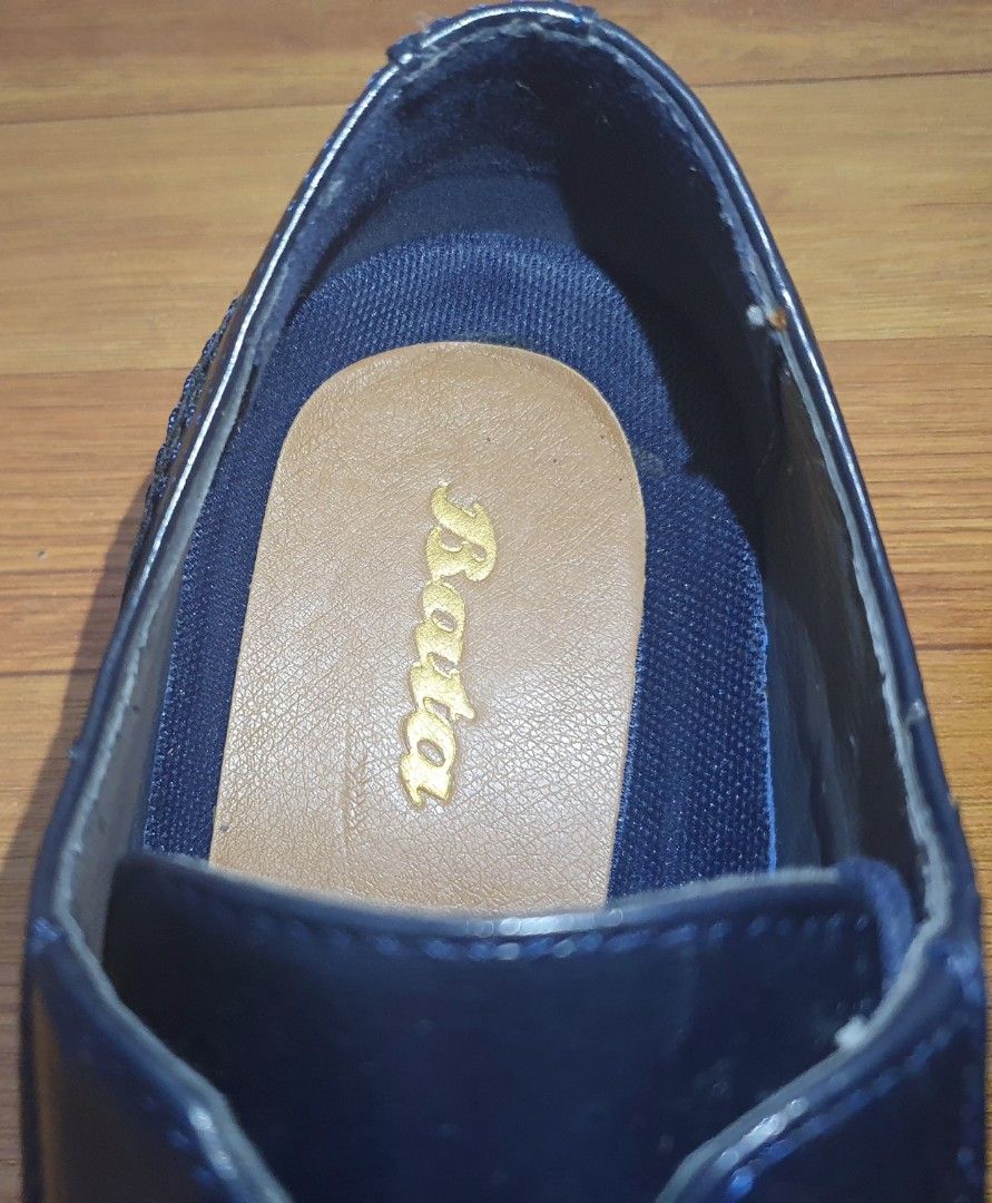 Bata (Category: Dress Shoes) located in Makati City. Submitted by casey920 (Listing ID 1257927895, Image 3). Description: brand new with box bought for 2,499.