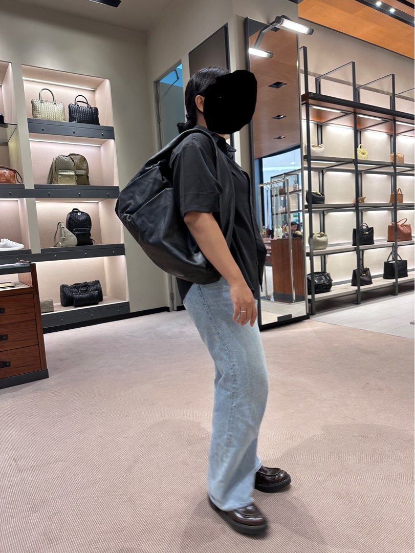 Bv discount shoulder pouch