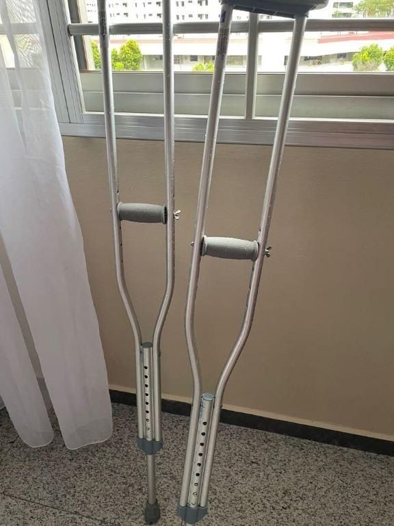 BRAND NEW pair of crutches walking aid, Health & Nutrition, Assistive