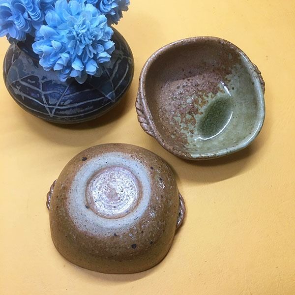 BROWN AND GREEN STONEWARE CONDIMENT DISH (SET) (Category: Other Kitchenware & Tableware) located in Mandaluyong City. Submitted by yula_noveltyfinds (Listing ID 1257989135, Image 2). Description: Perfect for a cottage core, rustic or japandi setting - Japan surplus - stoneware / like new - 2PCS / SET - condiment dish - size: approx: 3.5" lenght x 3.25 " width x 1.25 height inches These are surplus items please manage your expectations, thank you.