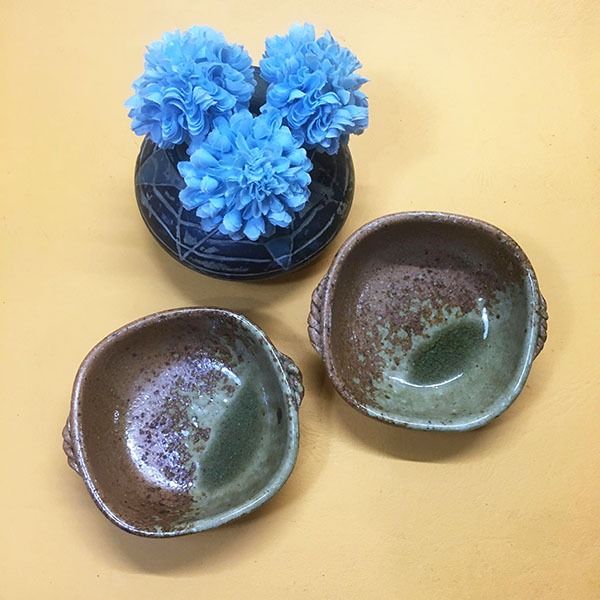 BROWN AND GREEN STONEWARE CONDIMENT DISH (SET) (Category: Other Kitchenware & Tableware) located in Mandaluyong City. Submitted by yula_noveltyfinds (Listing ID 1257989135, Image 1). Description: Perfect for a cottage core, rustic or japandi setting - Japan surplus - stoneware / like new - 2PCS / SET - condiment dish - size: approx: 3.5" lenght x 3.25 " width x 1.25 height inches These are surplus items please manage your expectations, thank you.
