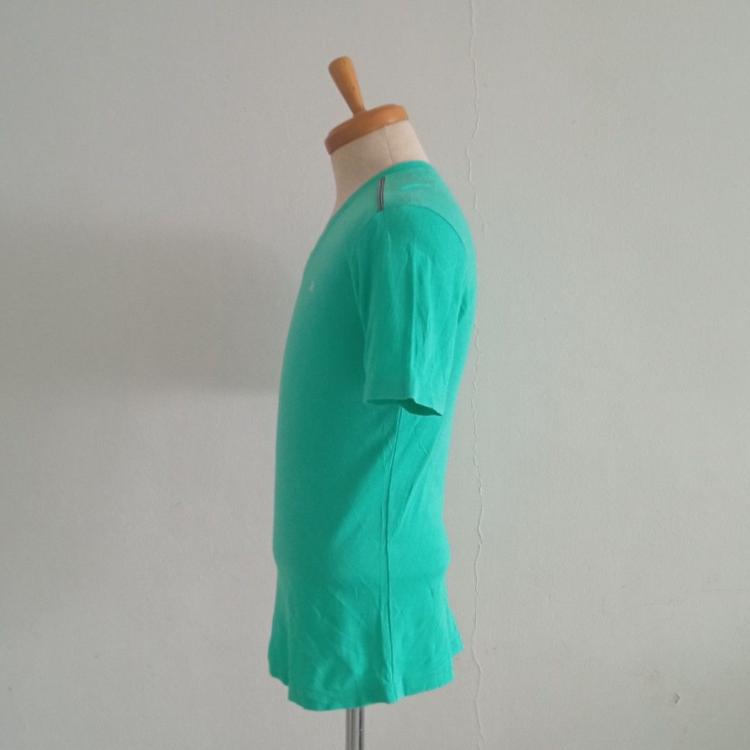 Burberry t shirt outlet v neck