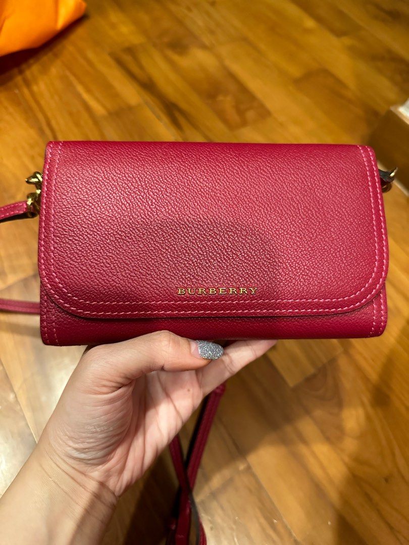 Burberry wallet on chain