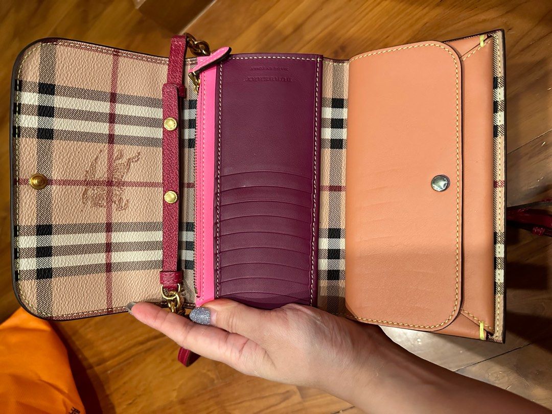 Burberry chain shop wallet