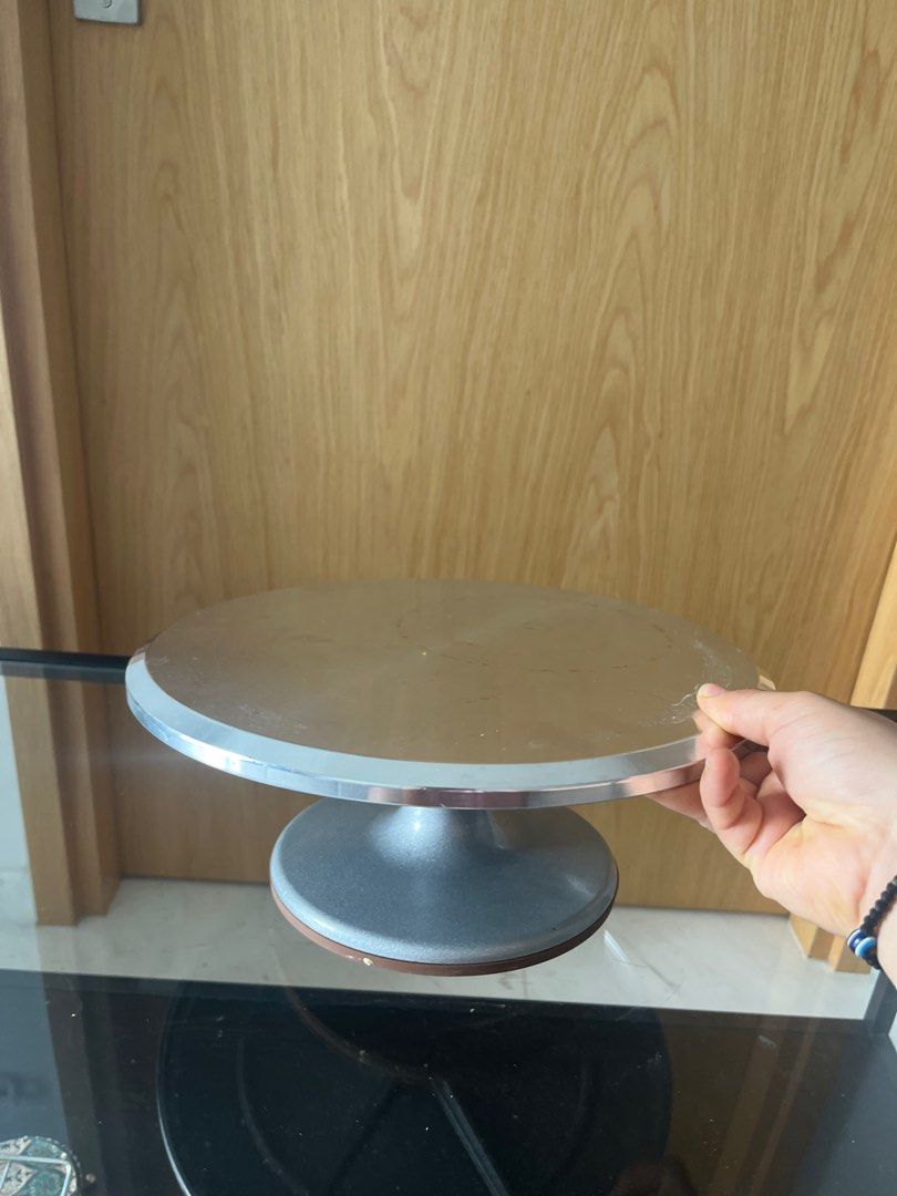Cake rotating stand table, Furniture & Home Living, Kitchenware