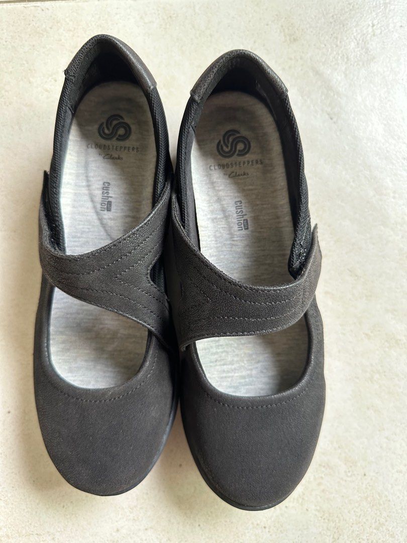 Walking shoes for womens clarks on sale