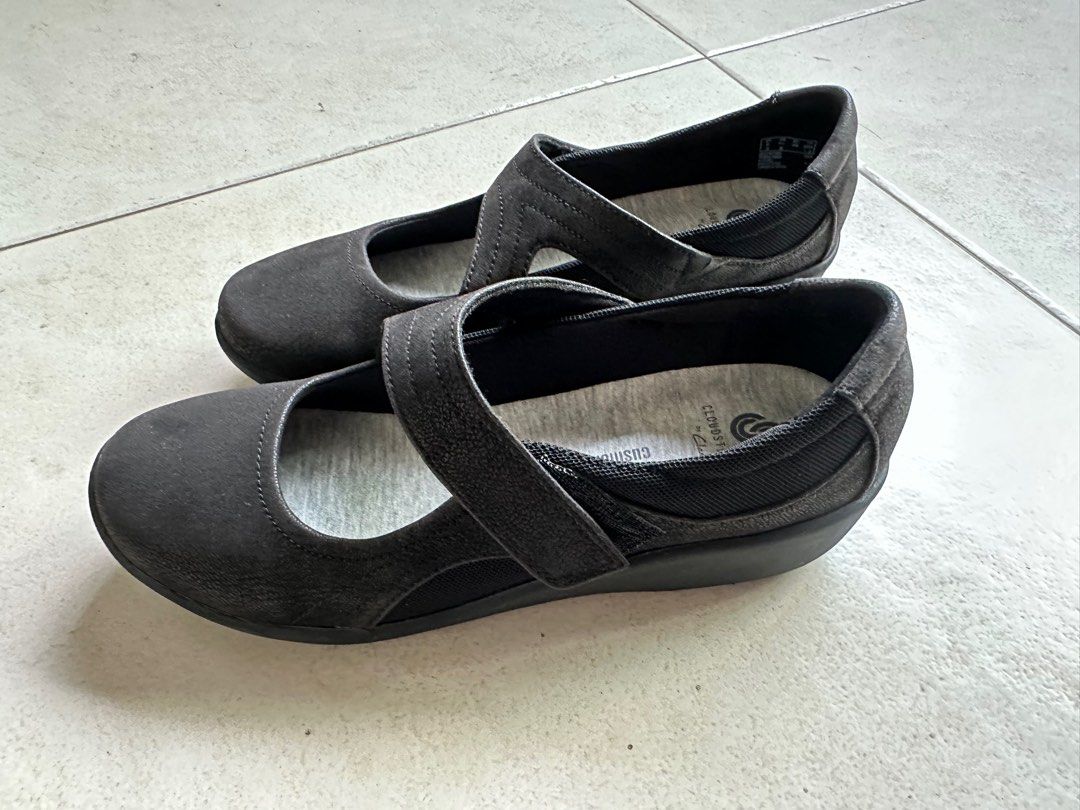 Walking shoes hotsell for womens clarks