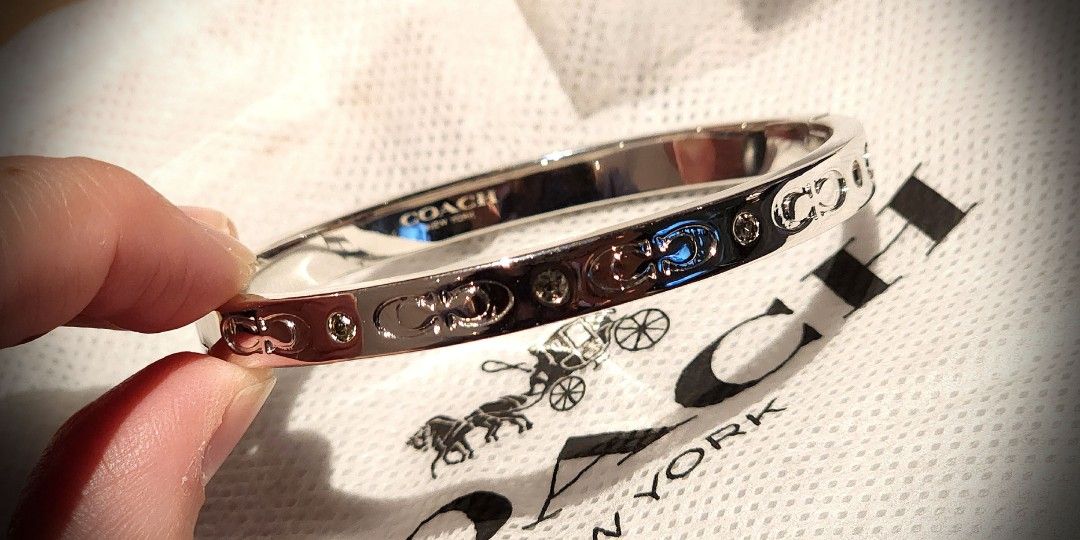 Coach signature c hotsell hinged bangle bracelet