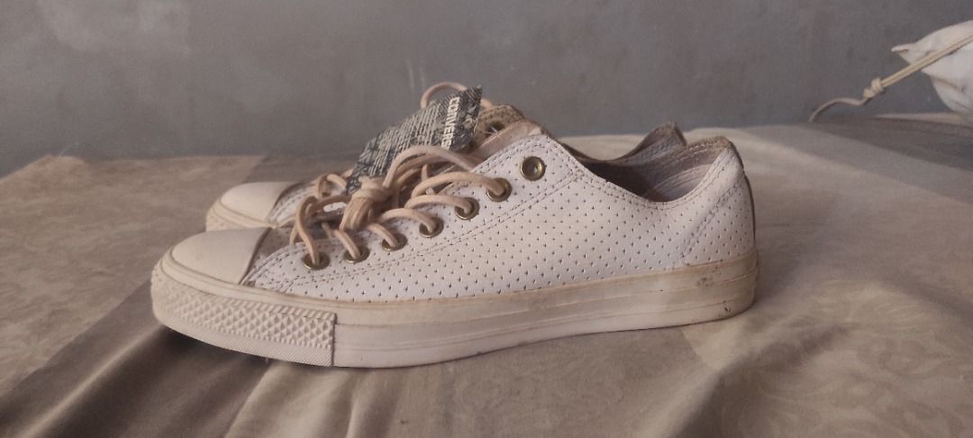 White leather hot sale converse size 9