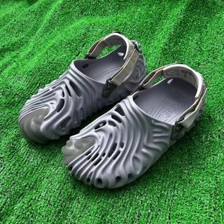 Affordable crocs store