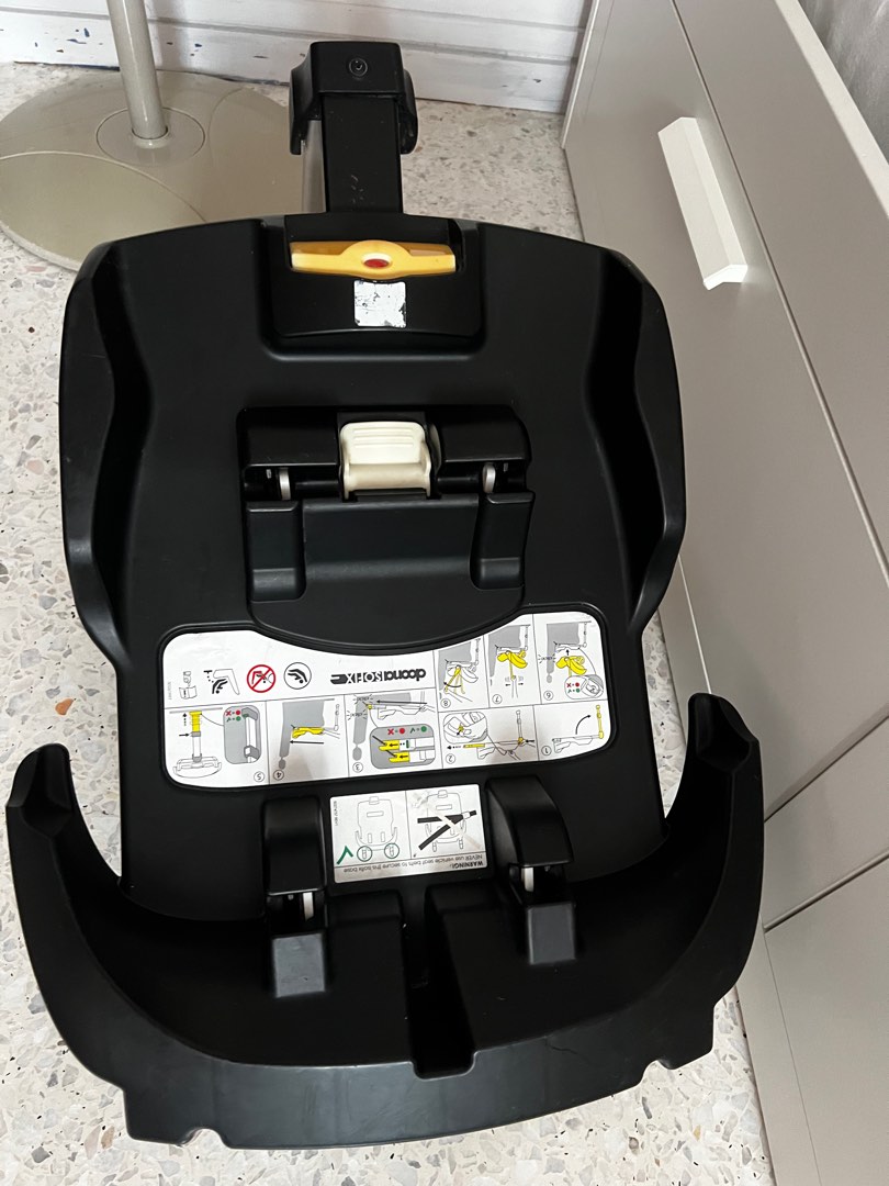 Doona isofix, Babies & Kids, Going Out, Car Seats on Carousell
