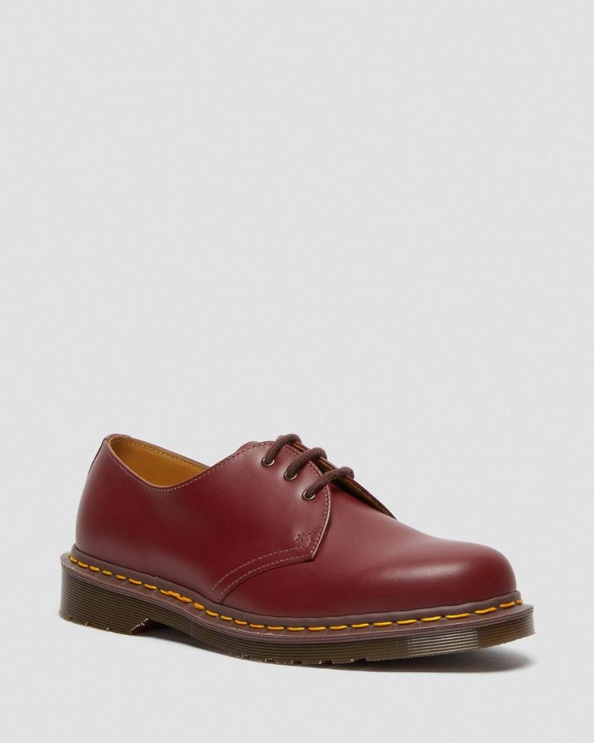 Cherry red online dr martens 146