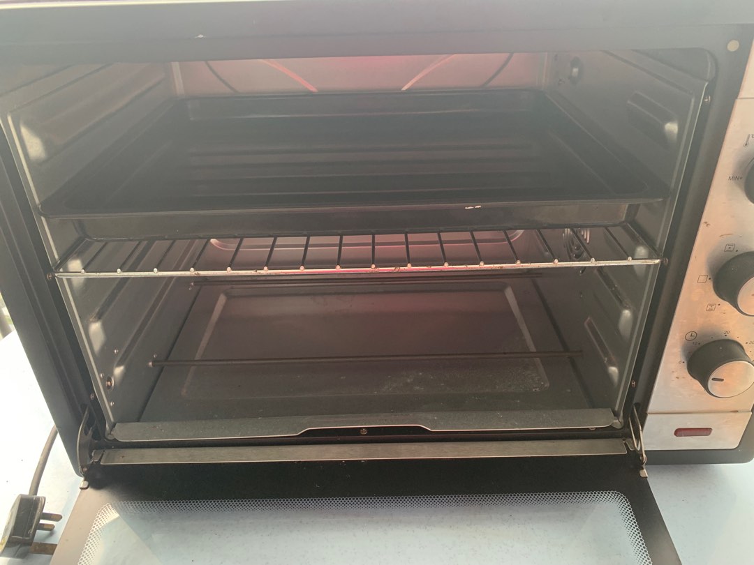 Elba oven 60 litres, TV & Home Appliances, Kitchen Appliances, Ovens