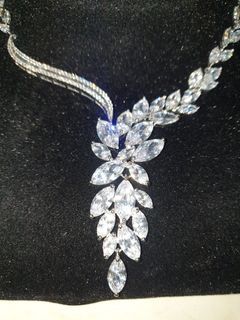 Elegant necklace for debut or wedding