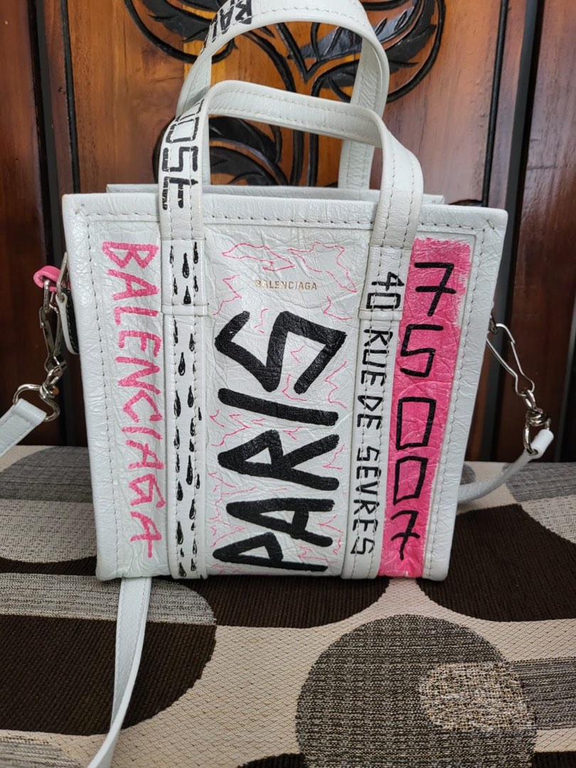 Balenciaga bazar hotsell sale