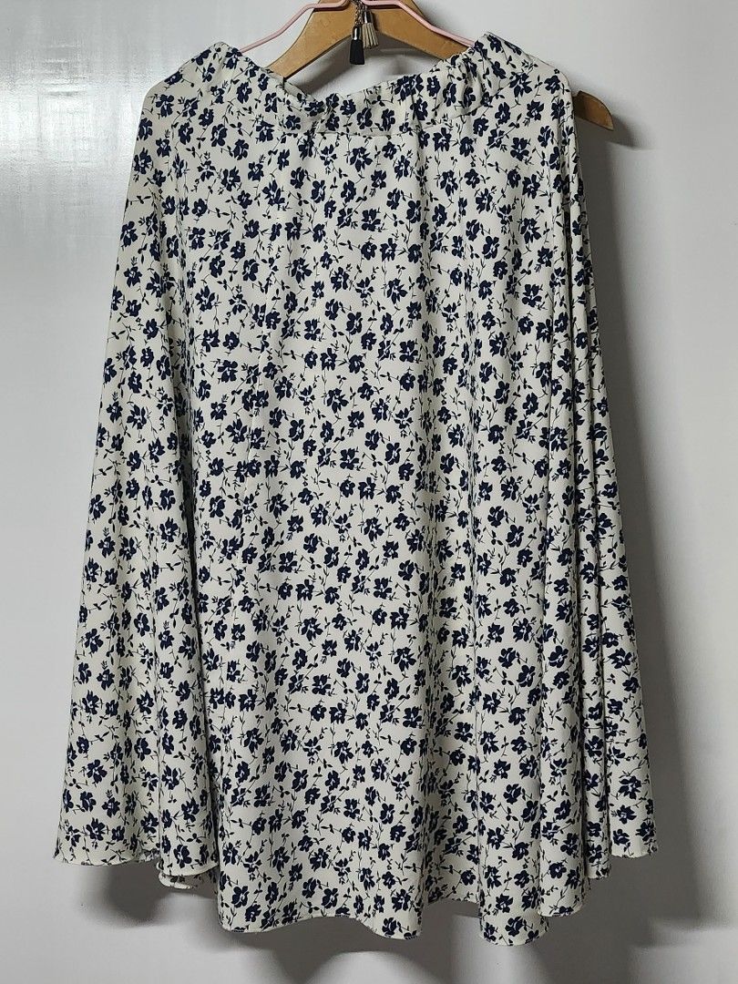 Floral Maxi Skirt (Category: Skirts) located in Tarlac. Submitted by jemserrano (Listing ID 1257958551, Image 2). Description: Floral Maxi Skirt Very nice in actual Very good Condition Small.