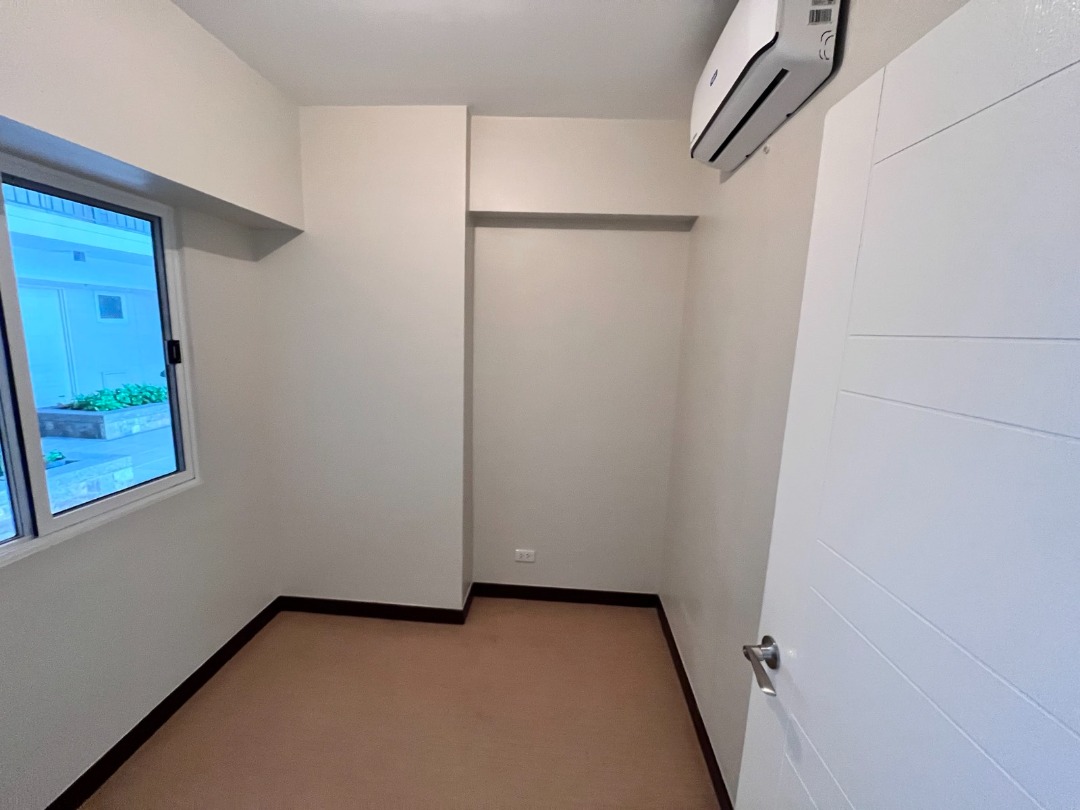 For Rent 2BR w/ parking in Sheridan Towers in Pasig Mandaluyong City