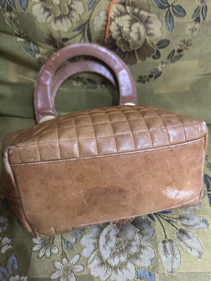 Francesco Italy Bag (Category: Luxury Bags & Wallets) located in Manila. Submitted by shopaholic_gurl (Listing ID 1257977174, Image 3). Description: Leather quilted bag Italy made Yellow leather Gold hardwares With normal signs of usage.