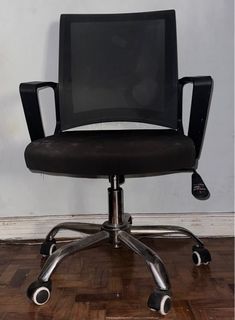 Gaming / Office Desk Chair w/ Armrests