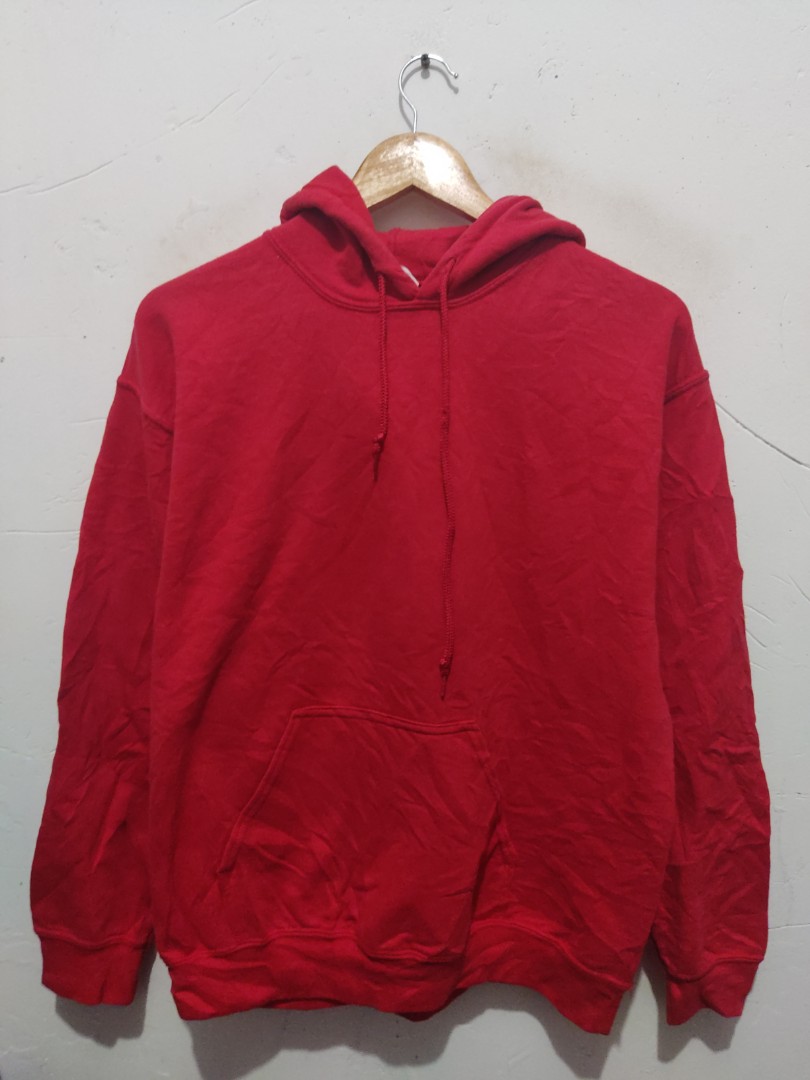 Gildan red hoodie, Men's Fashion, Tops & Sets, Hoodies on Carousell