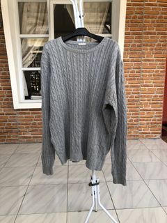 GU Uniqlo Sweater Abu
