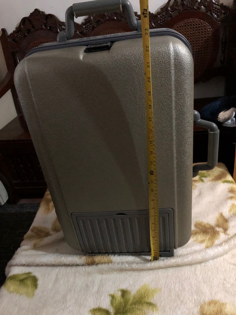 hard case hand carry, Hobbies & Toys, Travel, Luggage on Carousell